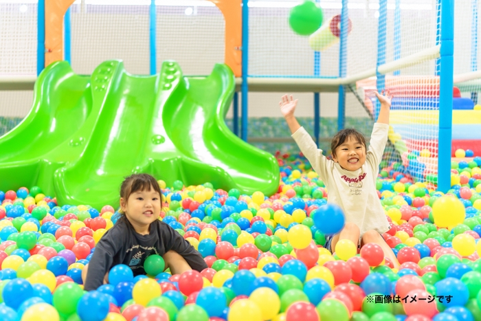 親子で夢中になるユニークでスペシャルな室内遊園地