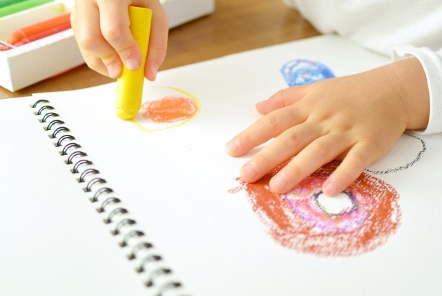 「危ない!」「ダメ!」が子どもの好奇心を奪う? 4〜5歳までの子育てで大切なのは「教える」より「見守る」こと