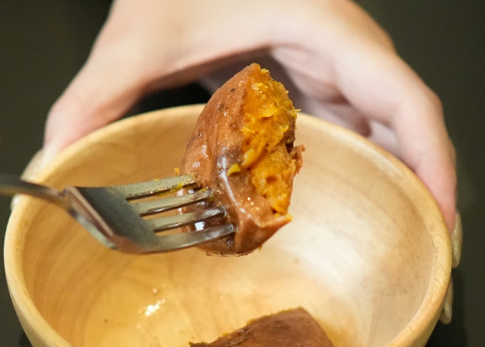 本格的な炭火焼きの安納芋　365円(税込)