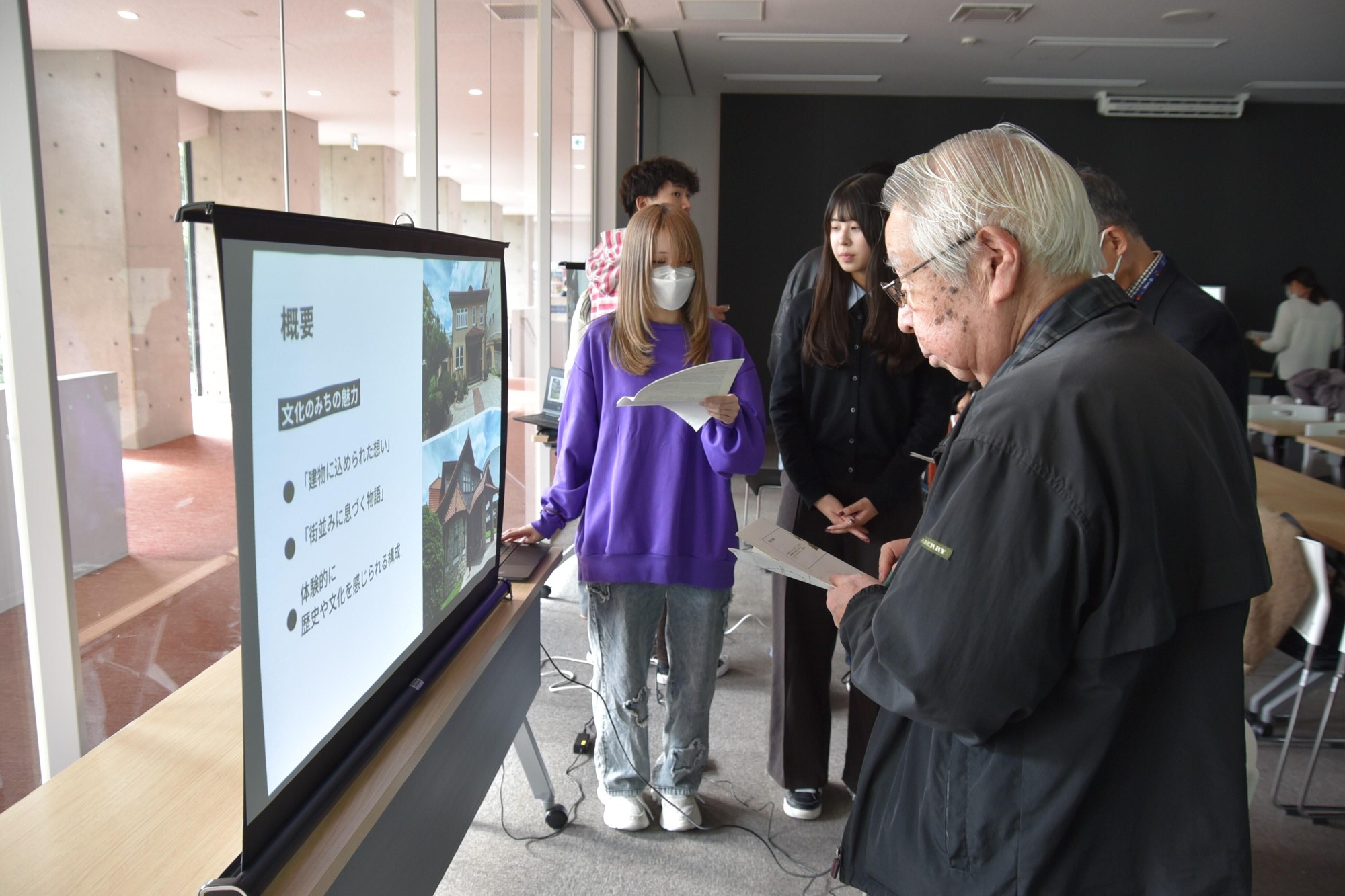 【名城大学】外国語学部の学生が「文化のみち」の魅力を伝えるデジタルポスターを発表