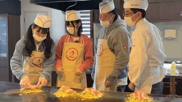 オタフクソースでお好み焼き体験！