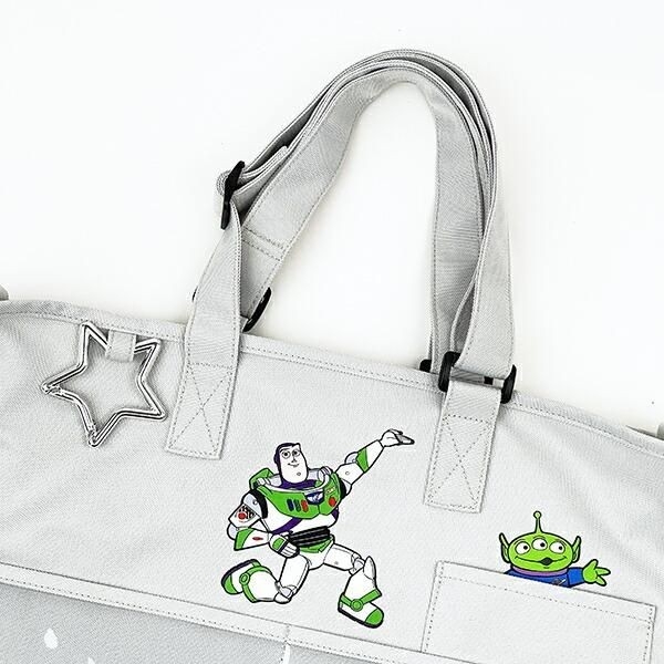 アコモデ×トイストーリーのマルチポケットトートバッグ