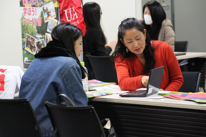 学校スタッフと留学相談