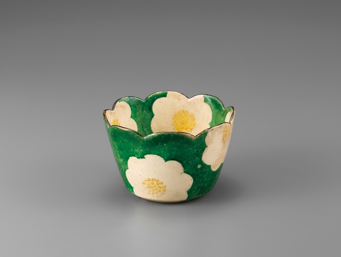 尾形乾山 色絵椿文輪花向付 18世紀 あいおいニッセイ同和損害保険蔵