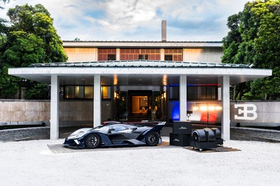 会場エントランスに展示されたBUGATTI BOLIDE