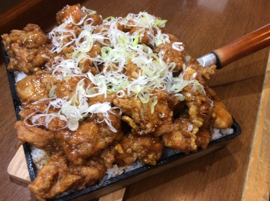 フライパンから直接。