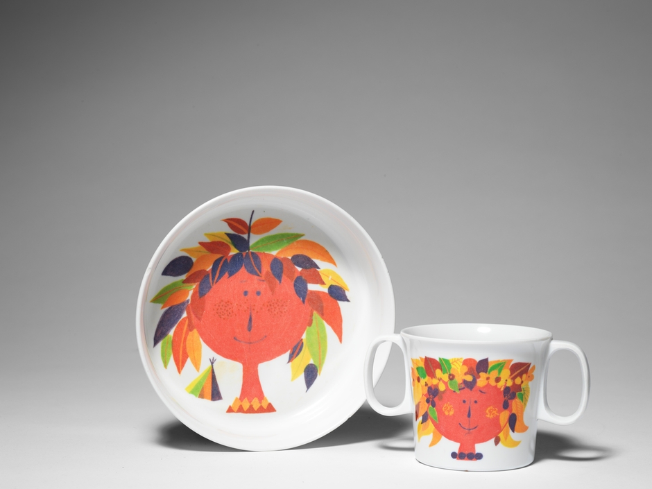 (12)[シッティング・ブル]／子ども用食器セット：皿、マグカップ、1967-1968年