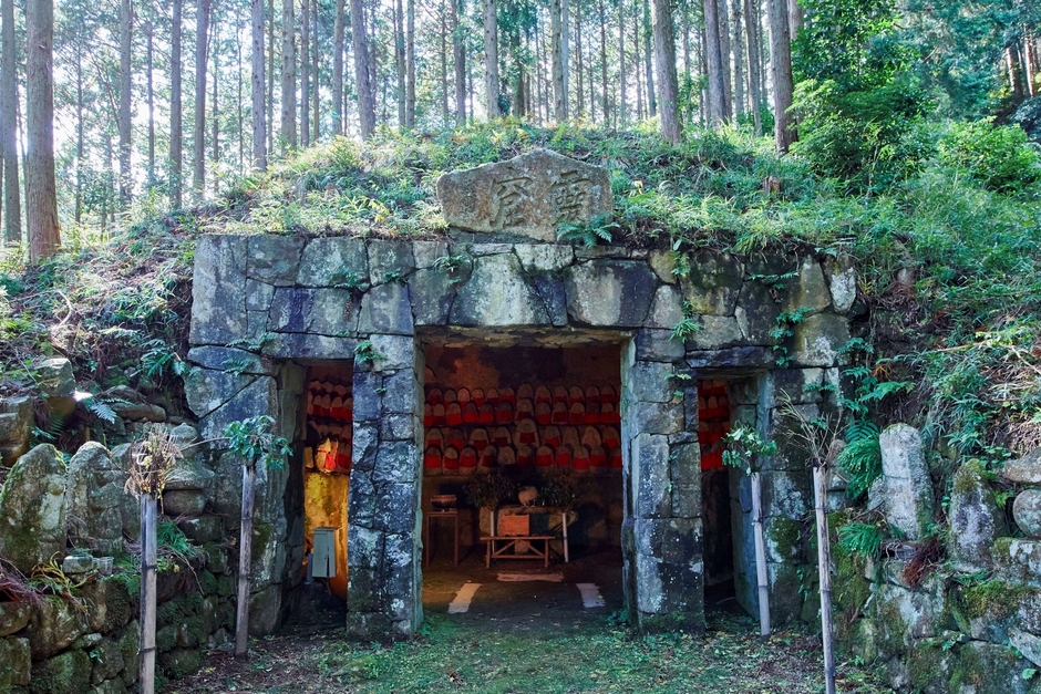 「ほうらい丘駅」駅前の霊窟