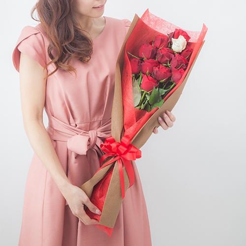 ダズンローズ 生花バラ12本の花束