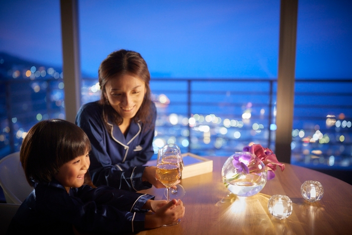 【リゾナーレ熱海】ママと息子の初めてのお泊まりデート（乾杯シーン）