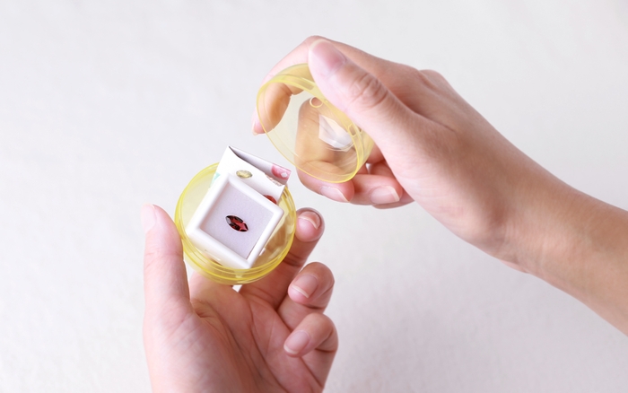 約50種類の宝石がランダムに。