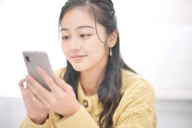 バキバキスマホは不運のサイン？ 運気を上げる開運方法！