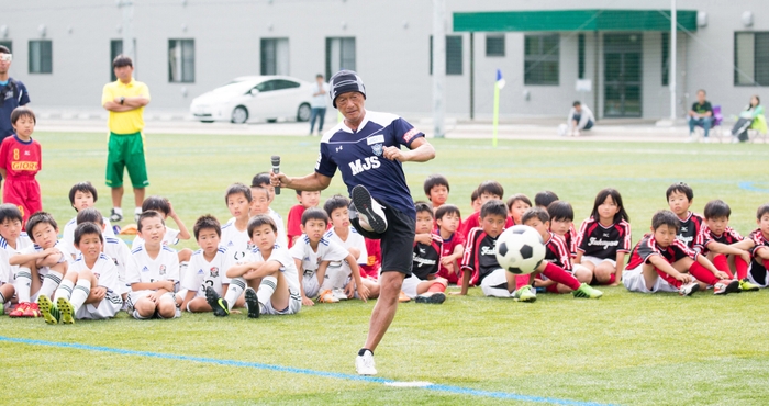 金田喜稔氏によるサッカークリニックの様子