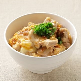 鶏肉とたまねぎのたれ親子丼