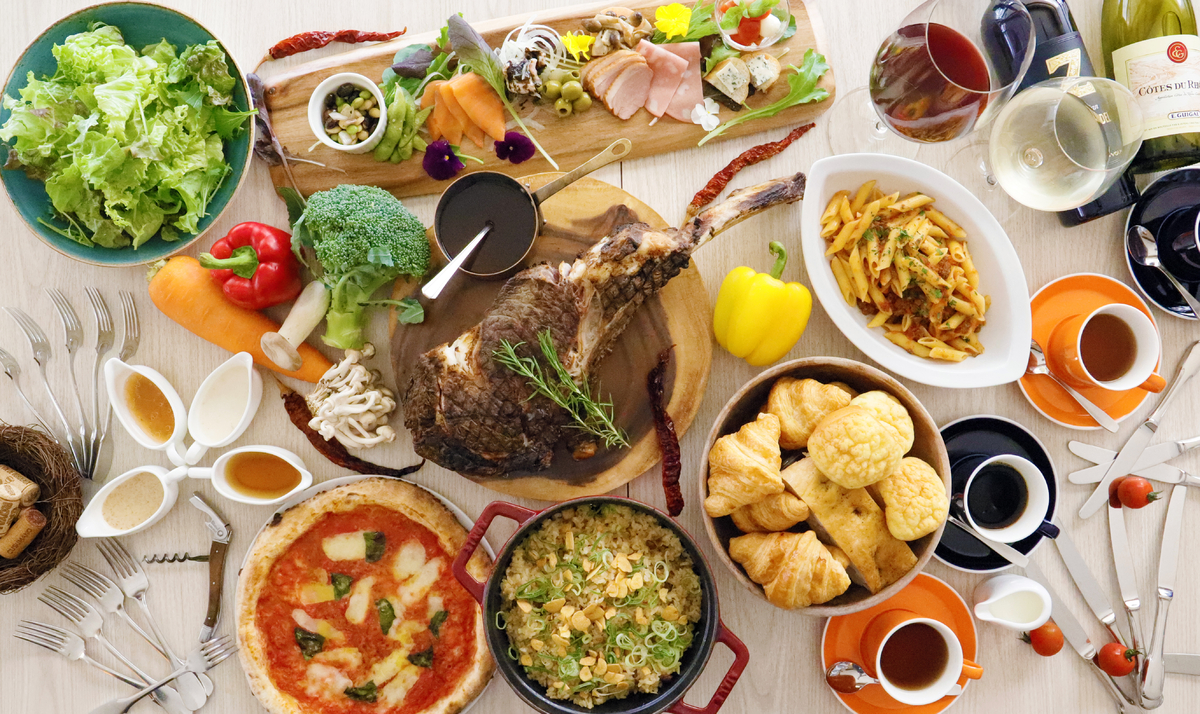 【西明石ホテルキャッスルプラザ】薪窯トマホークステーキが付いた特別ランチビュッフェ、GWに期間限定で提供!