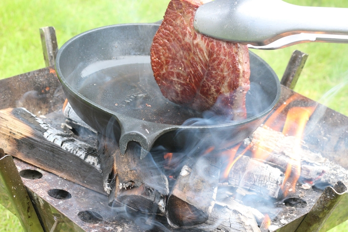 使い込むごとに油が馴染み焦げ付かない!