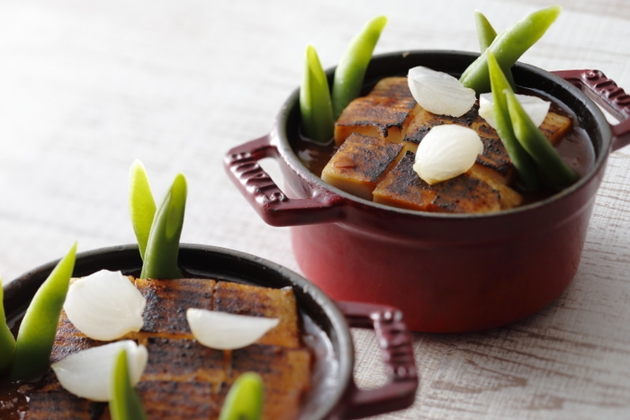 ポークの煮込みとガーリック香るポテトのグラタン仕立て