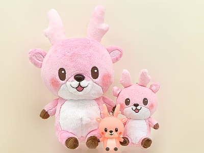 サイズ比較　左）ぬいぐるみ　中央）マスコットキーホルダー　右） ぬいぐるみマスコット