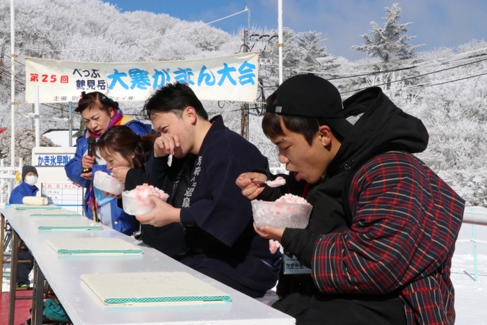 かき氷早食い競争