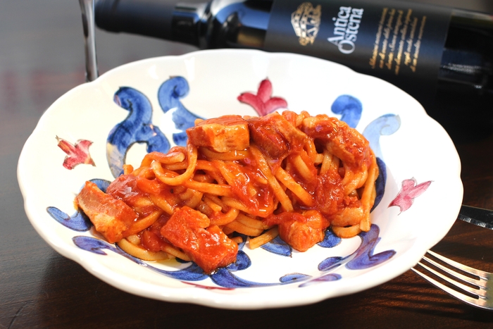 自家製グアンチャーレのアマトリチャーナ