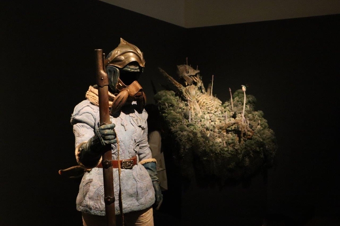 造形家・竹谷隆之氏が監修した「風の谷のナウシカ」風使いの腐海装束を再現/巨神兵のジオラマ