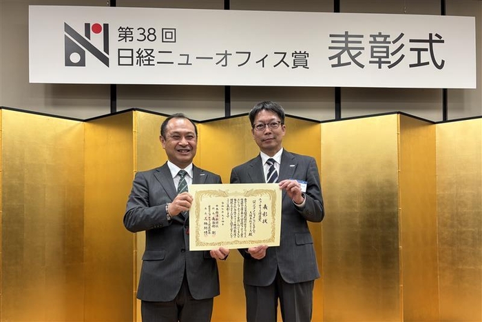 左から取締役専務執行役員の多田 信彦、人事総務部総務チーム チームリーダーの大久保 正顕