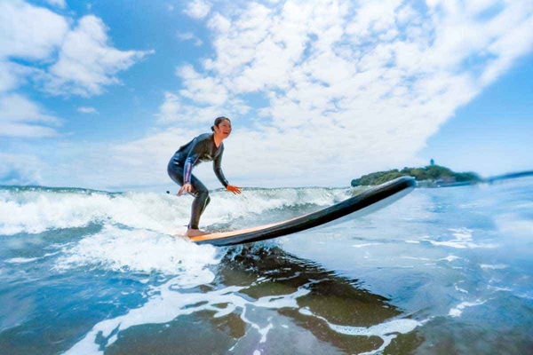 湘南の波に乗って夏を感じる