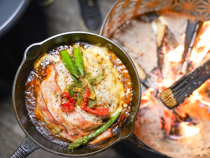 たき火スキレットの焼きカレー