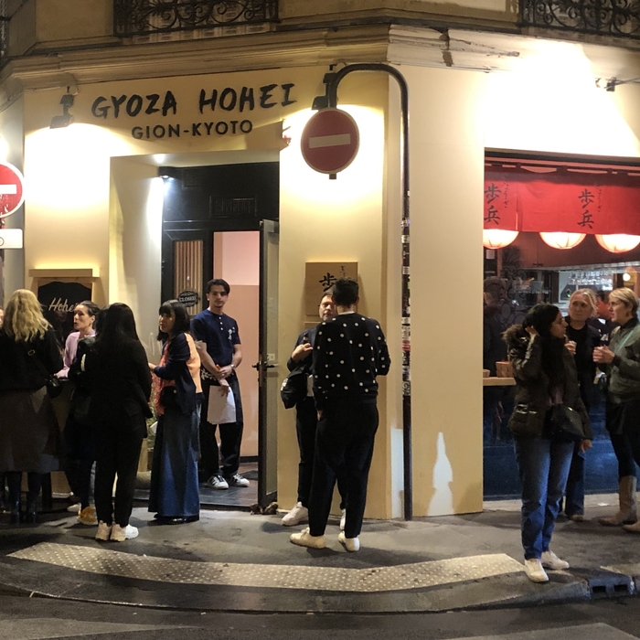 パリ店も大盛況!(海外1号店)