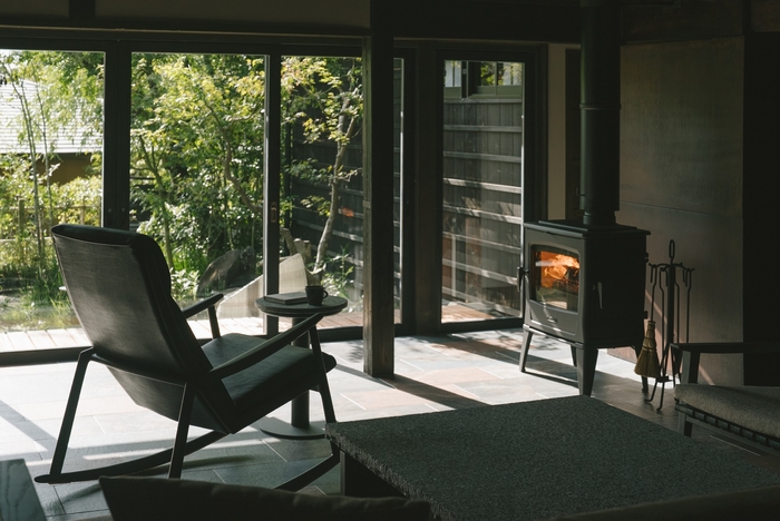 特別棟「瑞雨」窓の向こうは占有の中庭