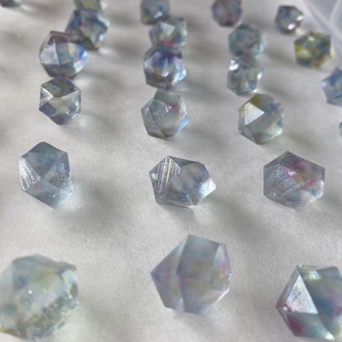 切り出したばかりのムーンスト―ン