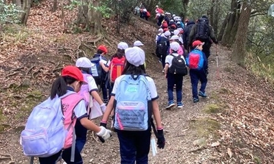 近畿大学附属小学校の児童約670人が「耐寒生駒登山」に挑戦　助け合いの心を育むとともに、強い忍耐力を養う