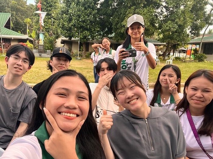 現地セブのインターンシップ生たちと。孤児院で一緒に働き、仲良くなりました。