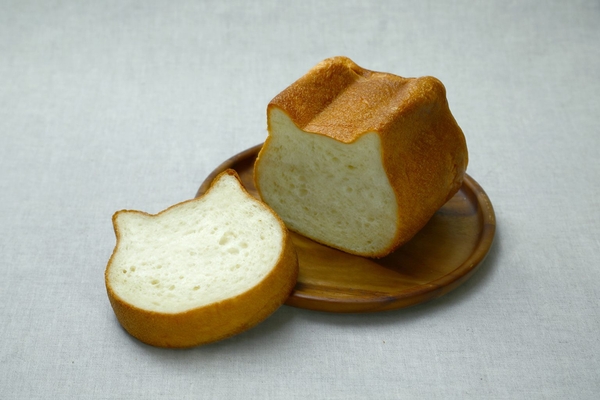「ねこねこ食パン」商品イメージ (画像提供:オールハーツ・カンパニー)