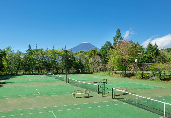 富士山を望むテニスコート