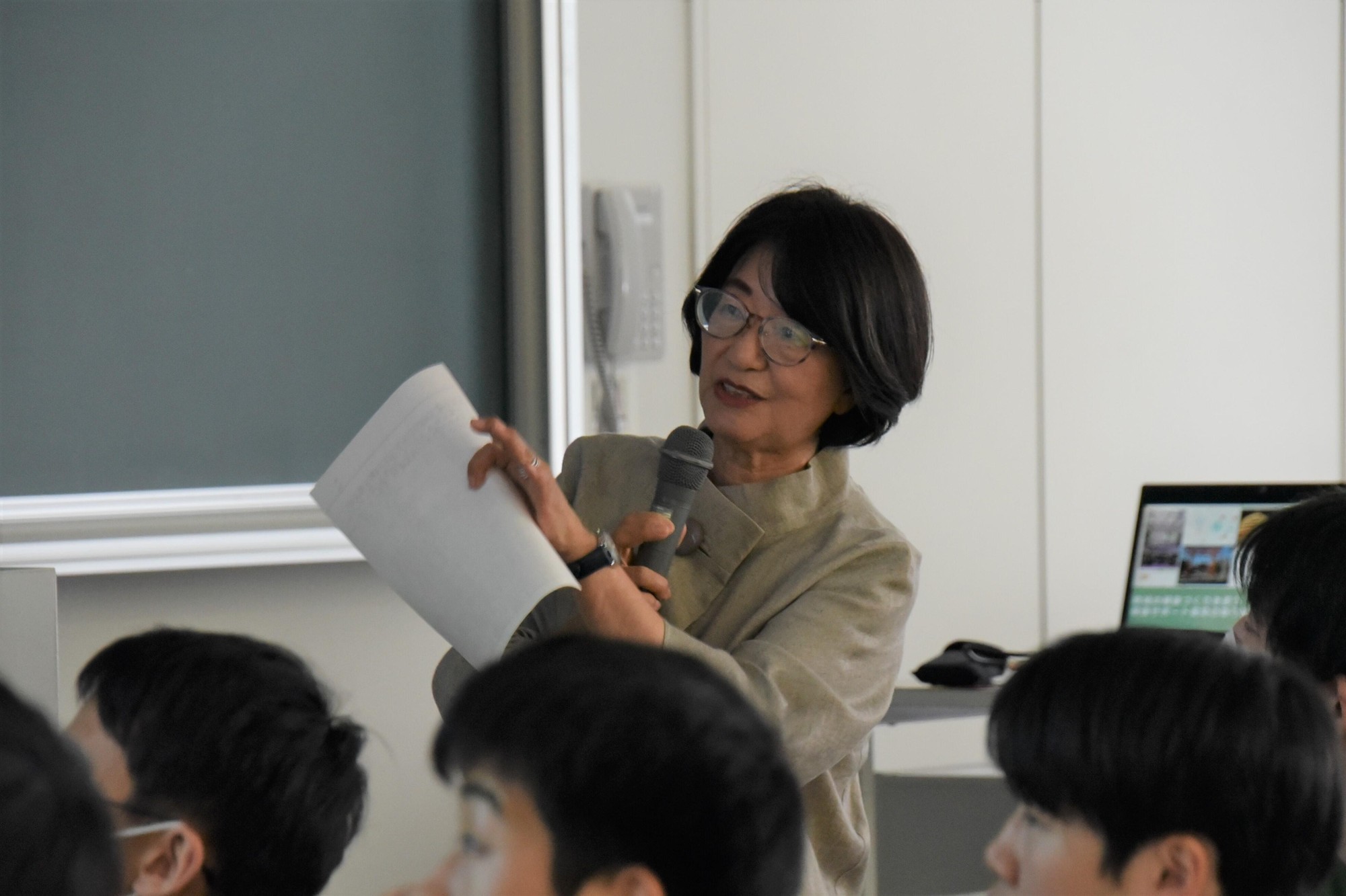 【名城大学】薬学部の講義で卒業生の浅井敦子さんが薬局薬剤師の役割を解説