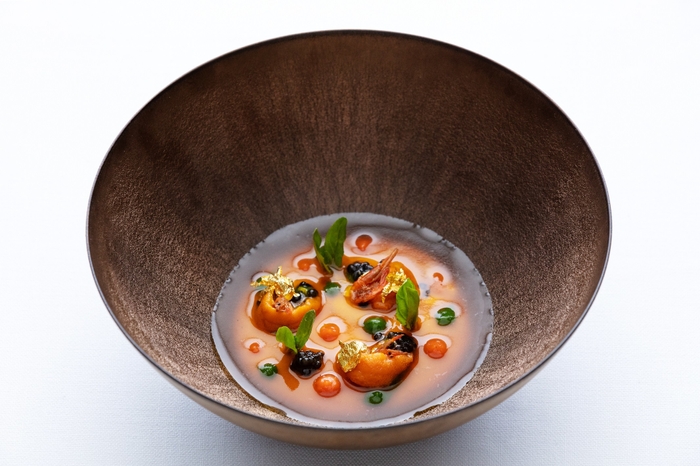 【ブレストンコート ユカワタン】スープ_川海老のコンソメと雪下人参のロワイヤル