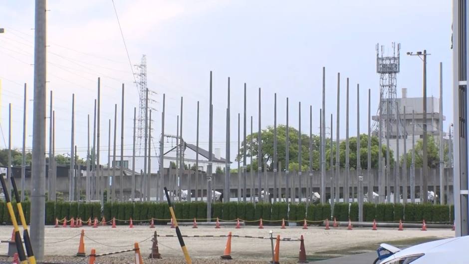 住宅街に電柱だらけの謎とは?