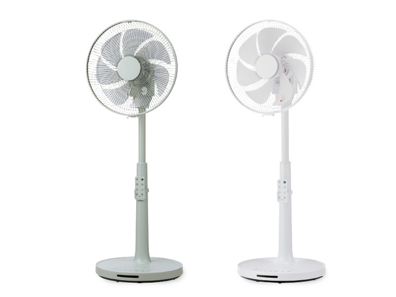 ソファを越えて、心地よさが届くハイポジションDCリビング扇風機