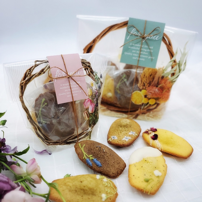 お花のマドレーヌギフト3個入(手前)、5個入(奥)