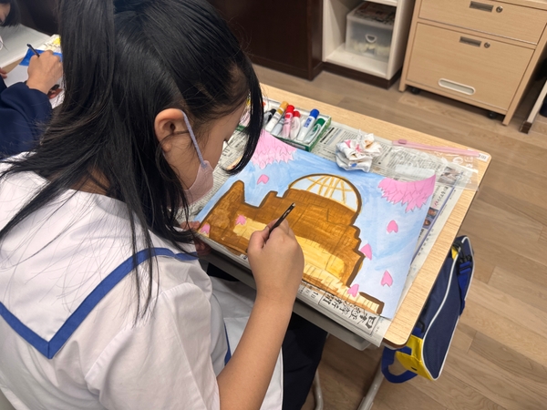 朗読を聞いて想像した場面を作画