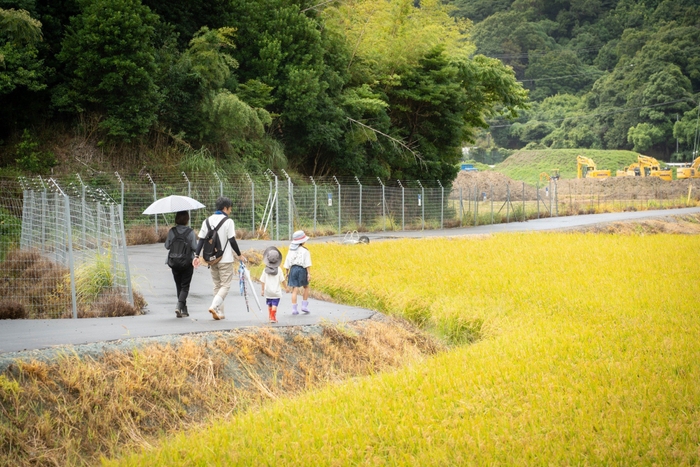 イベントに参加する家族