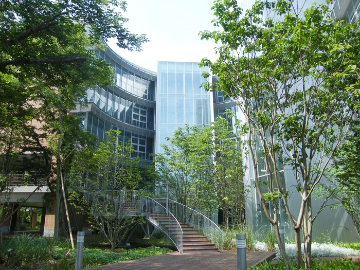 麗澤大学 校舎「あすなろ」