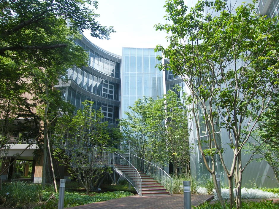 麗澤大学　校舎「あすなろ」