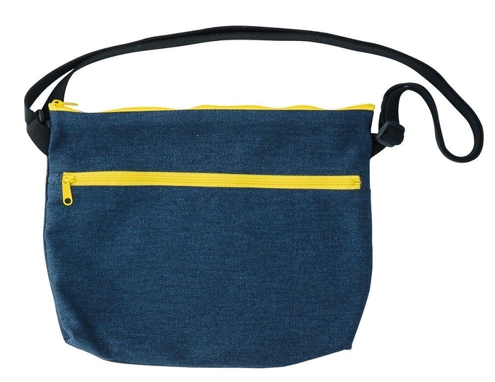 防災グッズに見えない、軽快なショルダー 避難用持ち出しバッグセット