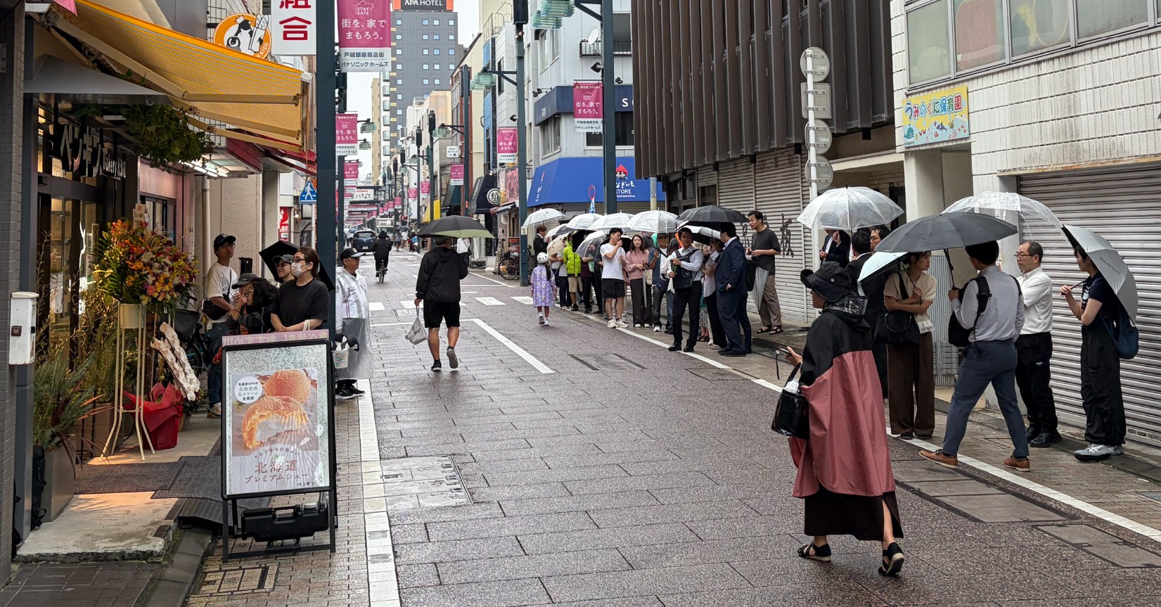オープンから18日目で来店者10,000人突破!
北海道発ベーカリー「ペンギンベーカリー戸越銀座店」