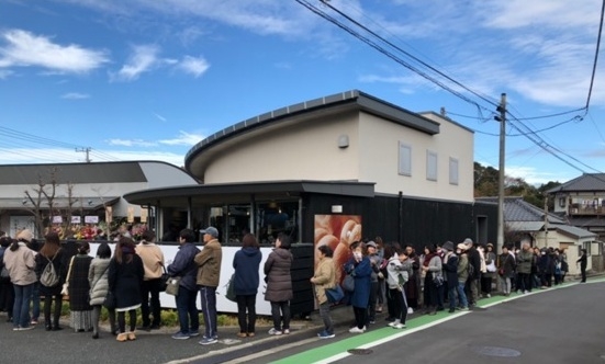 連日大行列