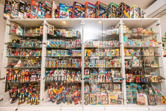 約１万個を保有する超合金鑑定室