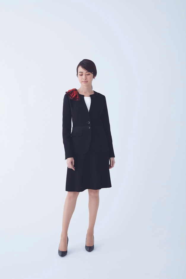 シルキーモニカストレッチ ノーカラージャケット・フレアスカート