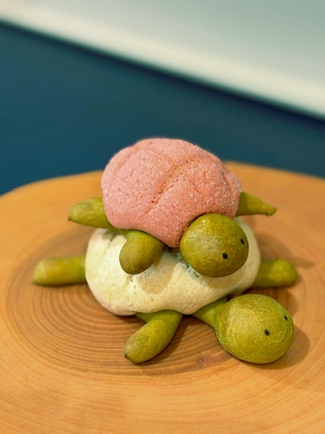 「紅白親子亀パン」390円(税込)